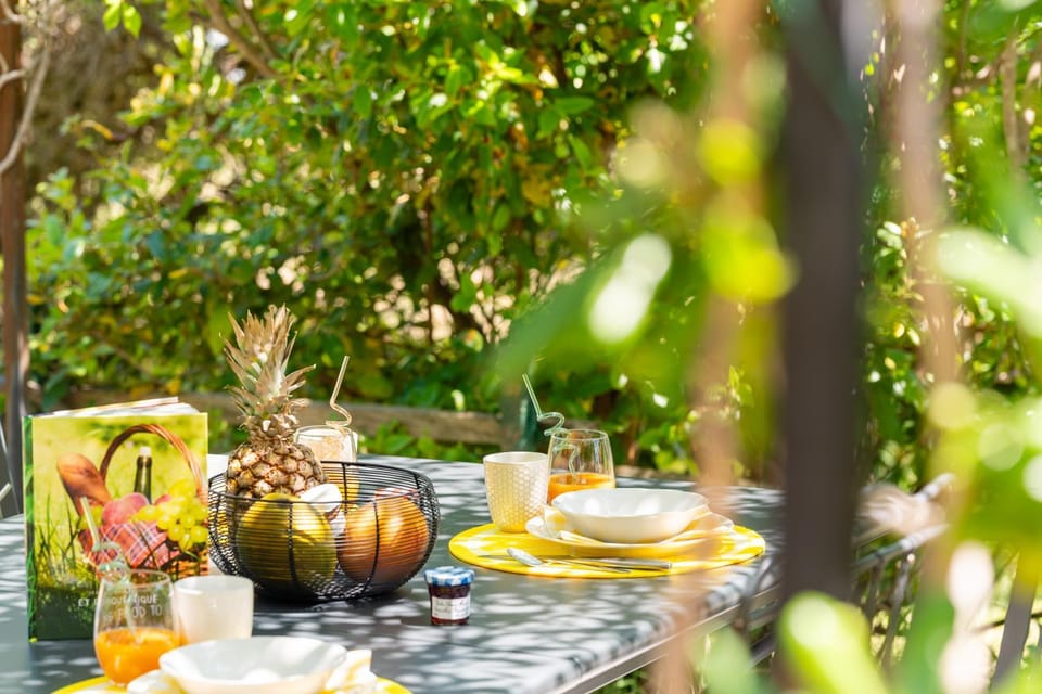 Day, Garden, Dining area, Garden view