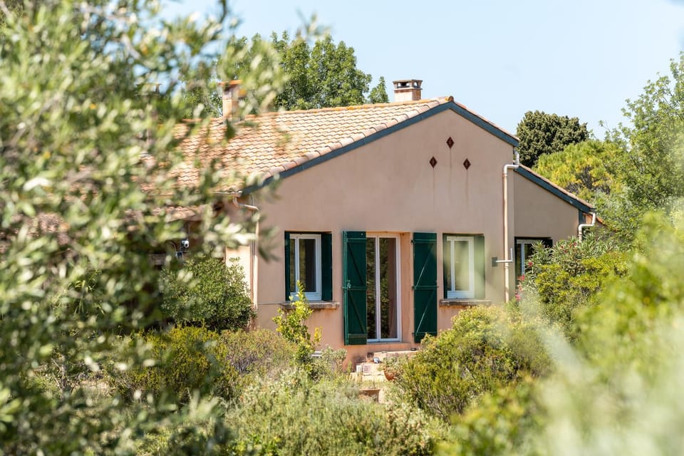 Property building, Day, Garden, Garden view