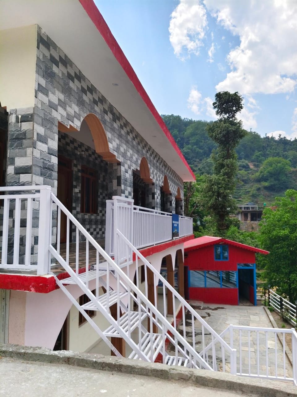 Himalayan due lodge chopta Nature lodge in Uttarakhand