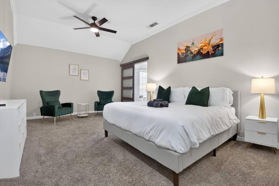 Bed, Photo of the whole room, Bedroom