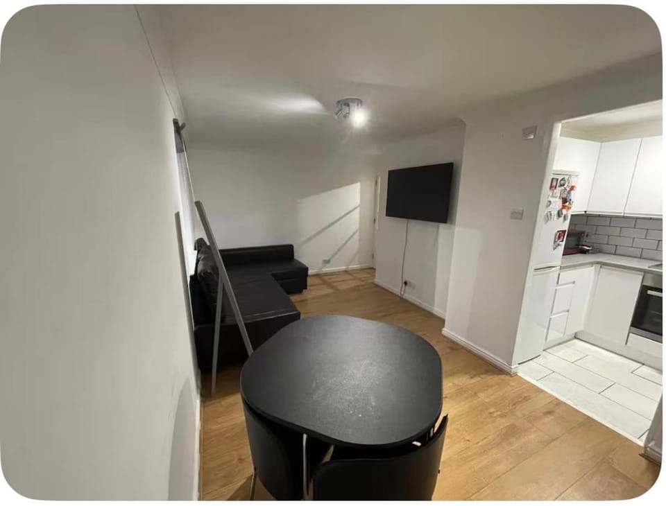 Charlton Riverside View Flat Apartment in London