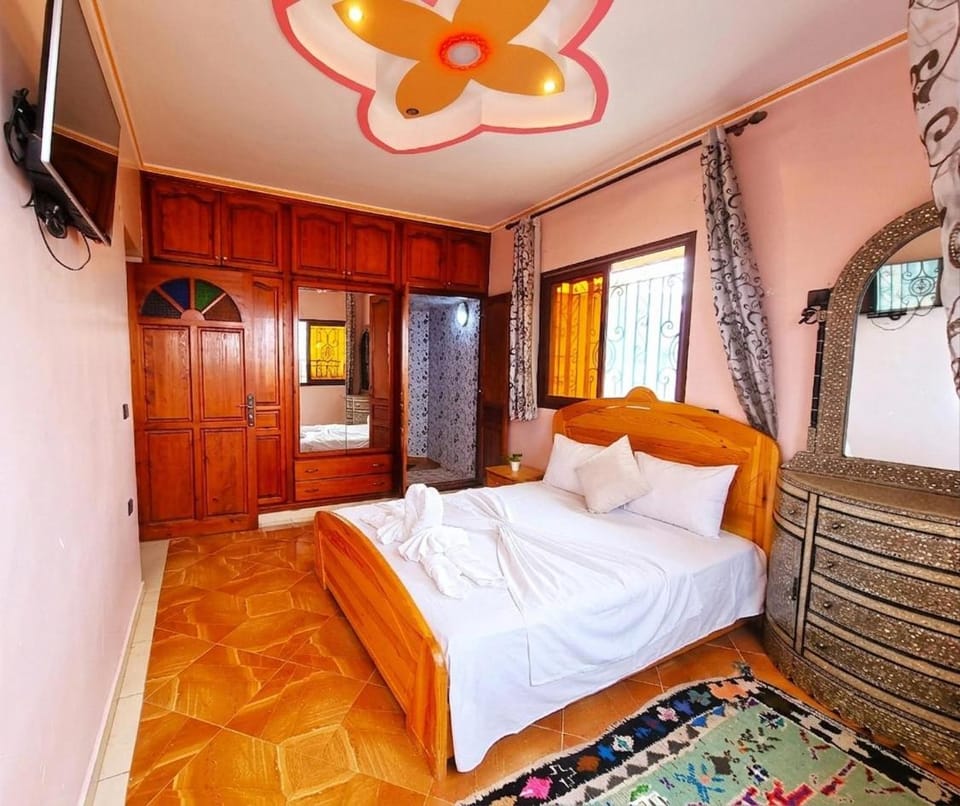 Shower, Bed