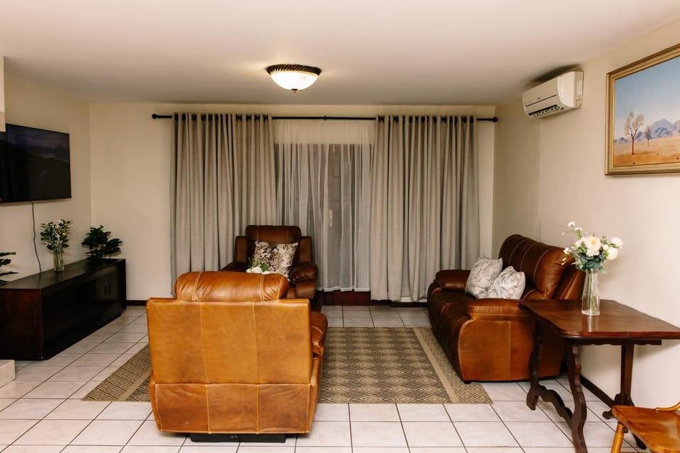 Communal lounge/ TV room, Lounge or bar