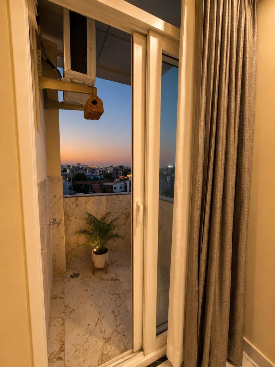 Luxury Studio With Balcony Near Gopalpura Apartment in Jaipur
