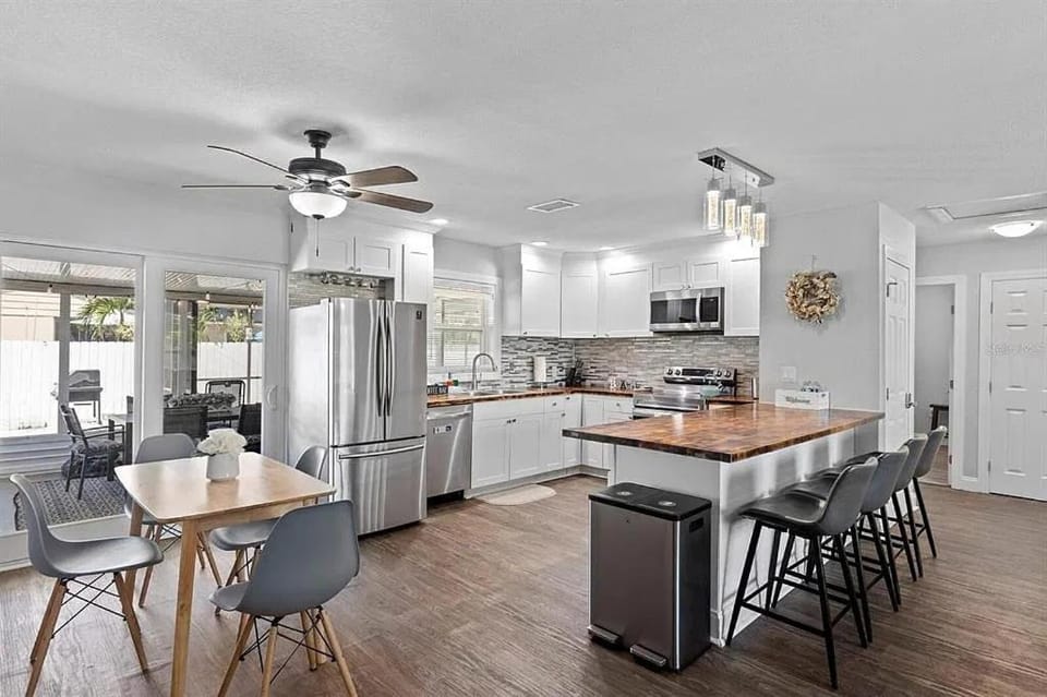 Kitchen or kitchenette, Dining area, dishwasher, oven, stove