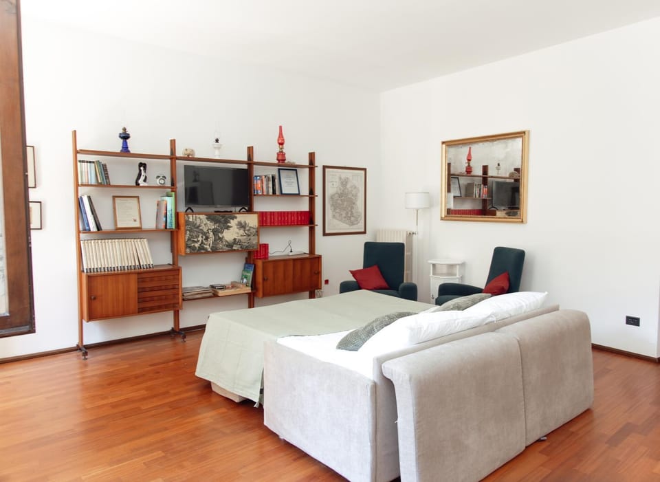 Bed, Living room