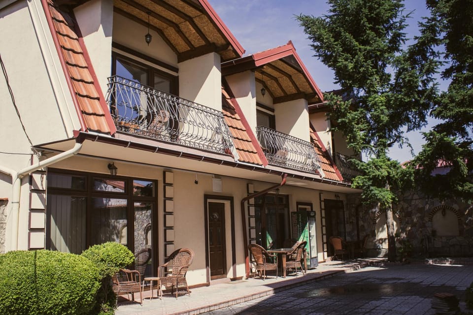Property building, Patio, Balcony/Terrace