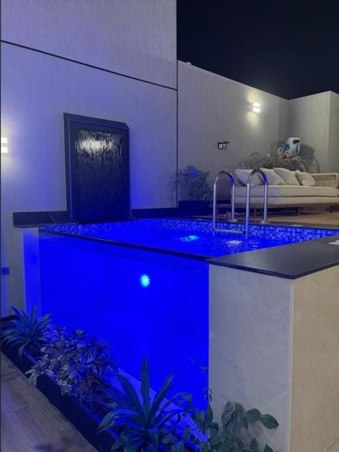 Swimming pool, Swimming pool