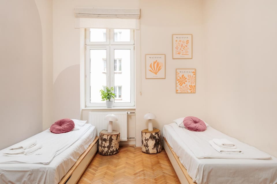 Bed, Photo of the whole room, Decorative detail, Bedroom, towels