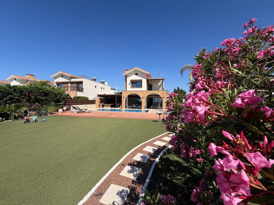 Property building, Garden