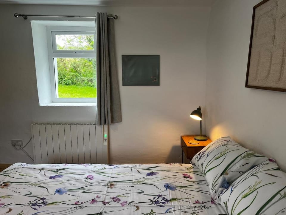 Glassillaun Beach White Cottage House in County Mayo