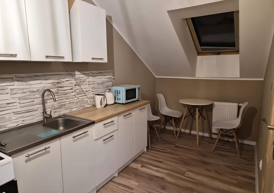 Kitchen or kitchenette, Communal kitchen, microwave, oven