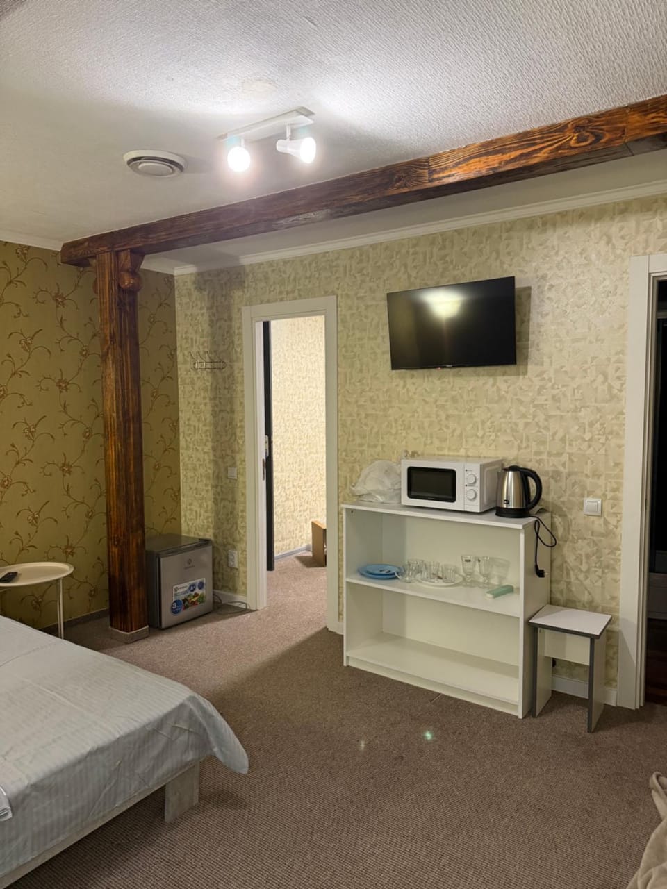 Гарний апартамент через дорогу озеро гарна набережна!!! Apartment in Ukraine