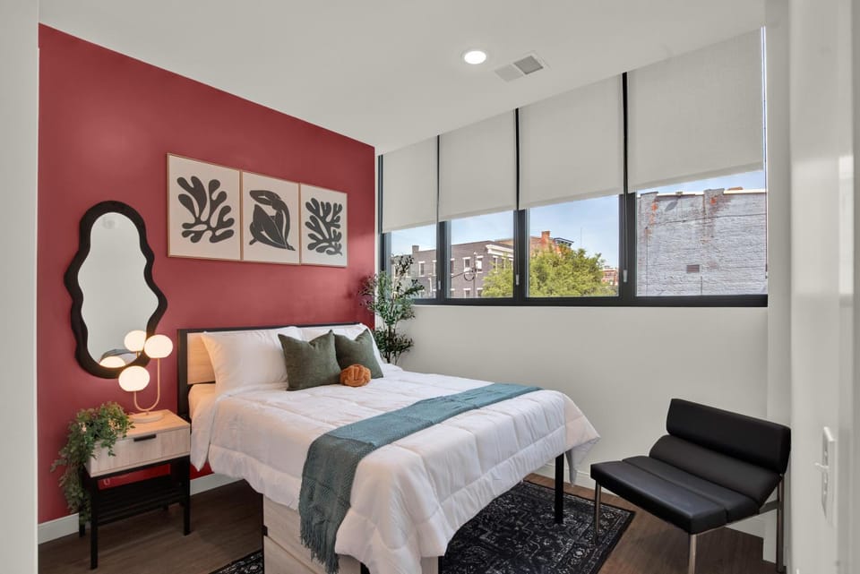 Bed, Photo of the whole room, Bedroom, City view