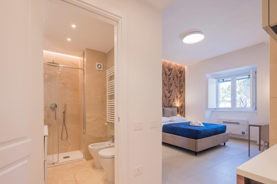 Shower, Toilet, Bed, Bathroom, Photo of the whole room, Bedroom, towels