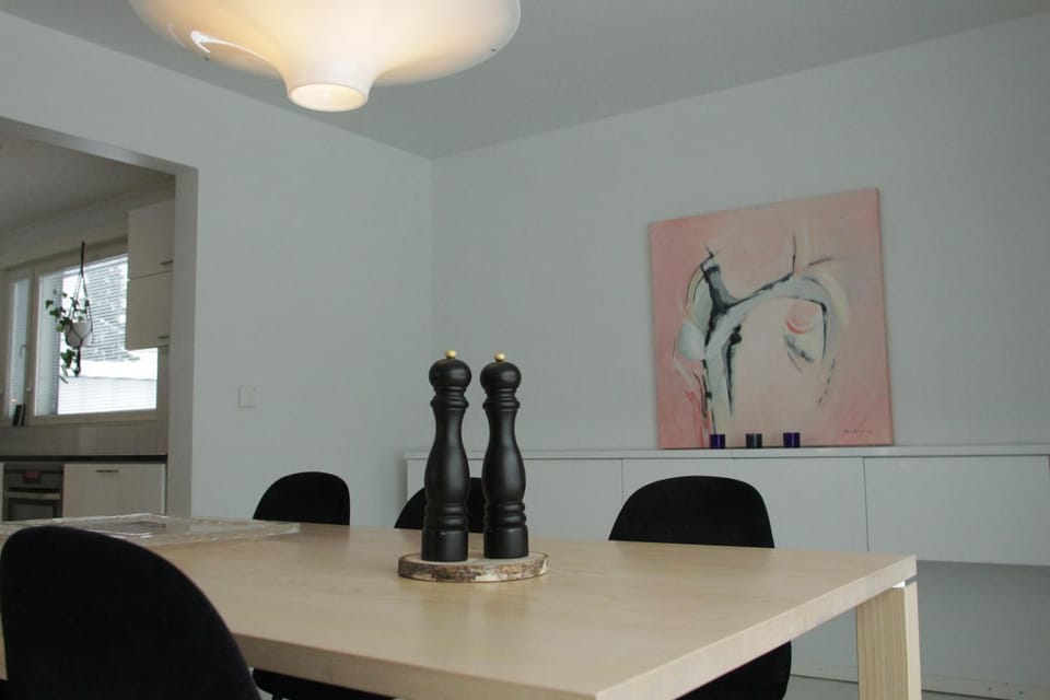Dining area, Food