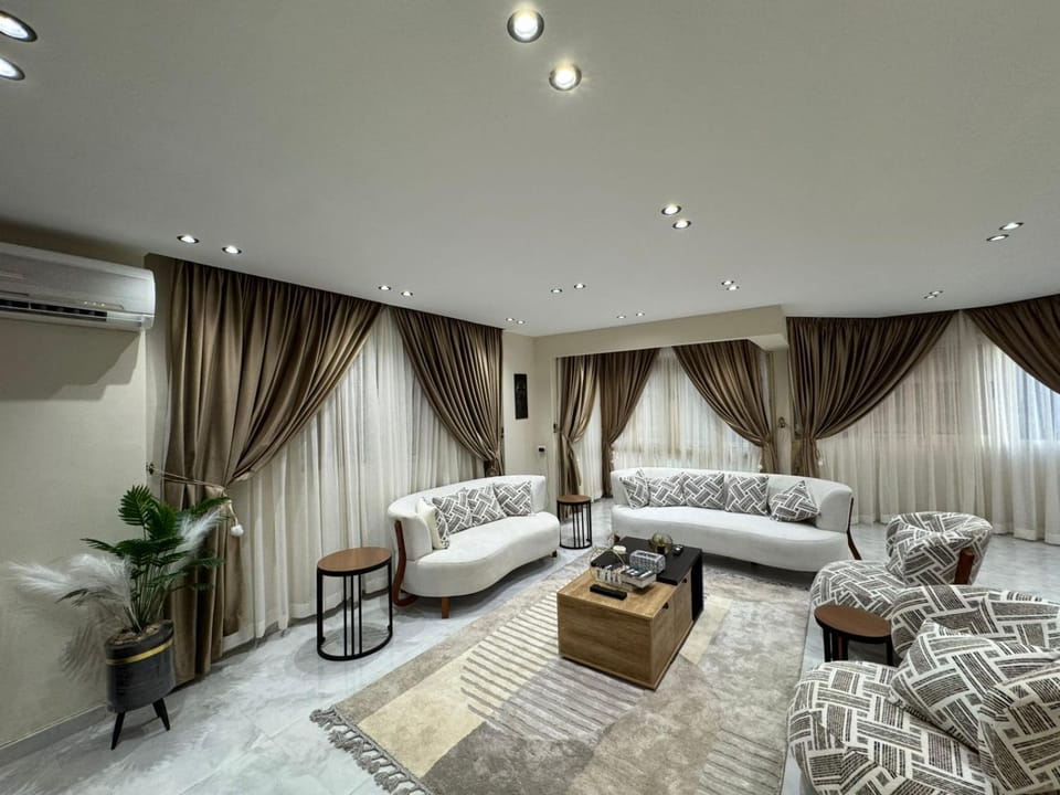 شقه فندقيه في ارقي مكان في المهندسين Apartment in Egypt