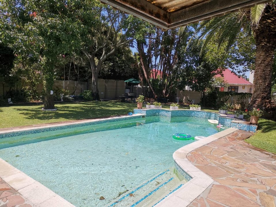 Garden, Swimming pool