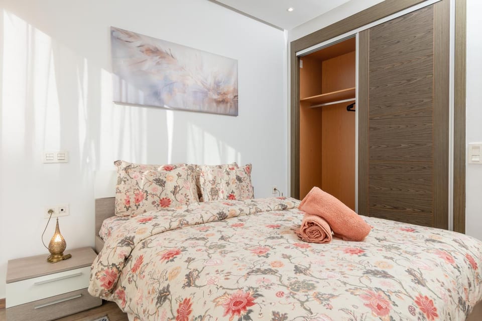 Bed, Photo of the whole room, Bedroom, towels, wardrobe