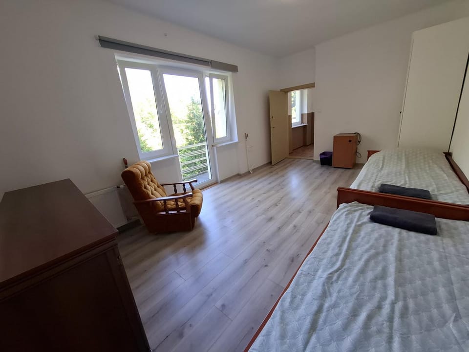 Bed, Photo of the whole room, Seating area, Bedroom
