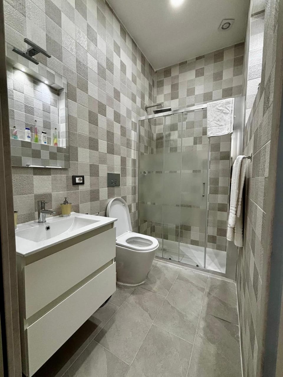 Shower, Toilet, Bathroom