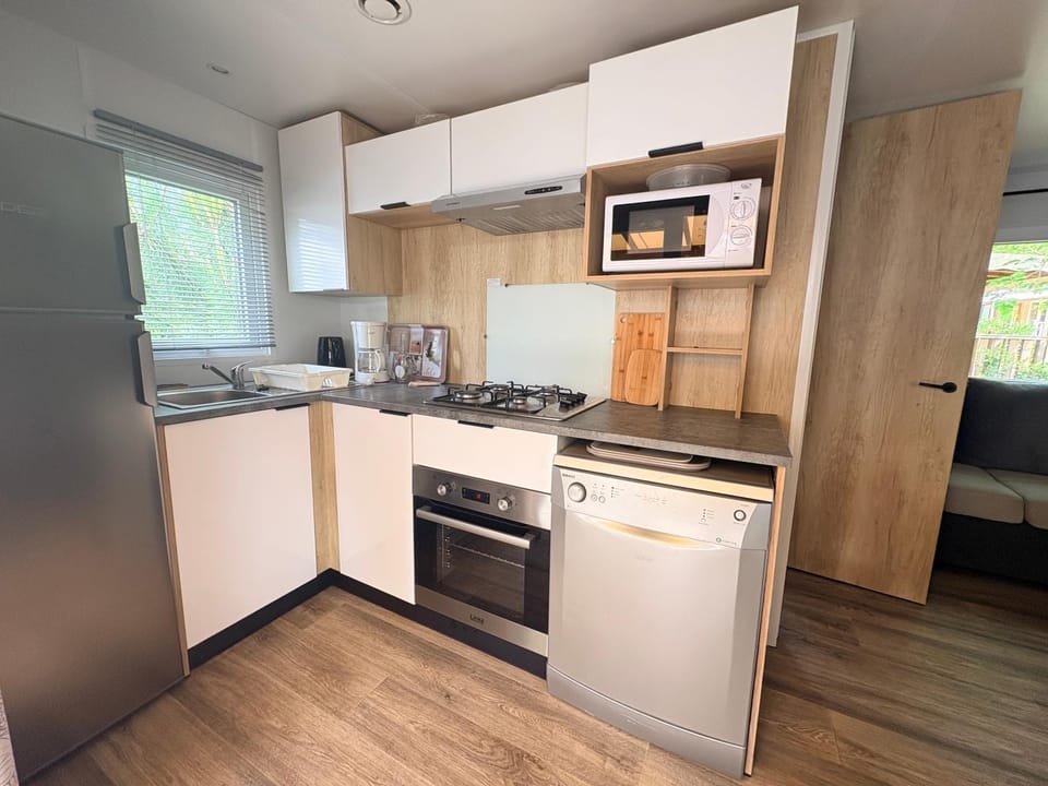 Kitchen or kitchenette, kitchen