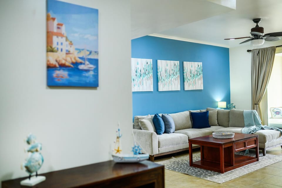 Beachfront Palms Resort Access Pool Apartment in Jaco