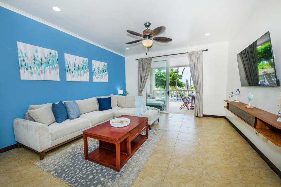 Beachfront Palms Resort Access Pool Apartment in Jaco