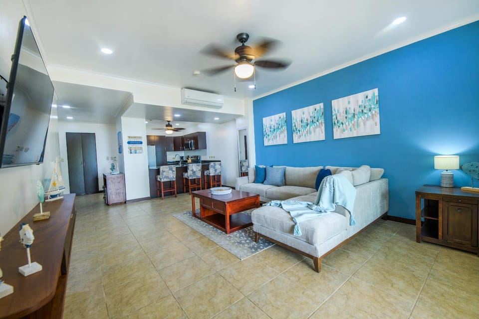 Beachfront Palms Resort Access Pool Apartment in Jaco
