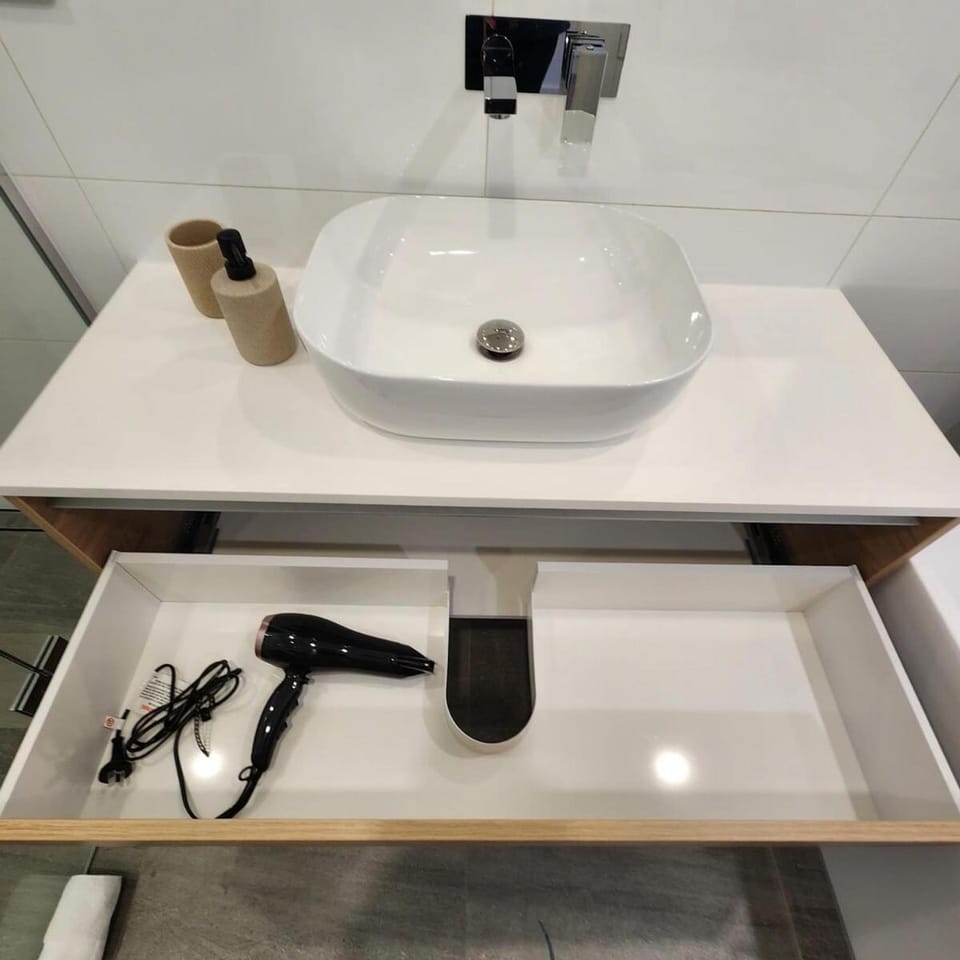 Lakeside Luxury 1 bdrm 2 bathroom! Apartment in Wanaka