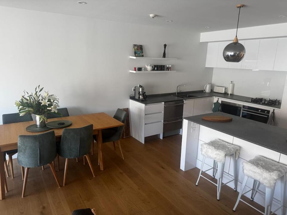 Lakeside Luxury 1 bdrm 2 bathroom! Apartment in Wanaka