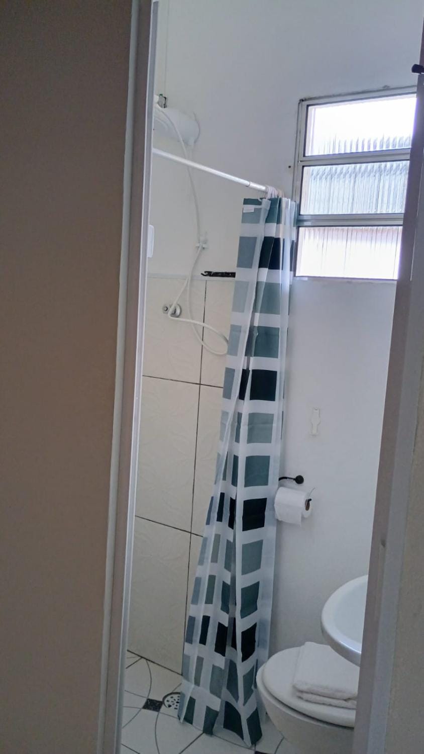 Quarto com suíte e closet Apartment in Guarulhos