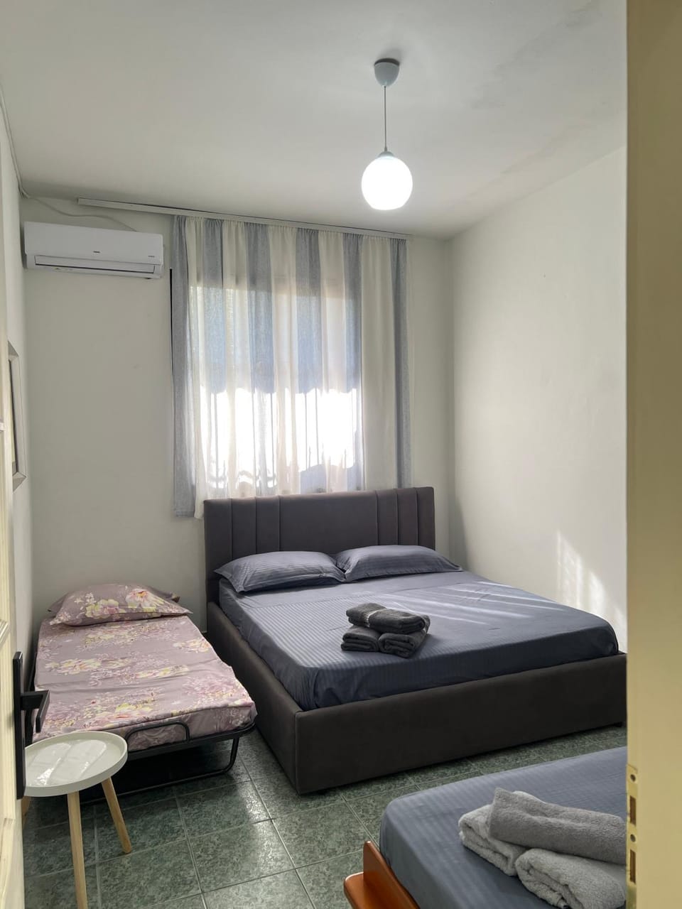 Bed, Photo of the whole room, towels
