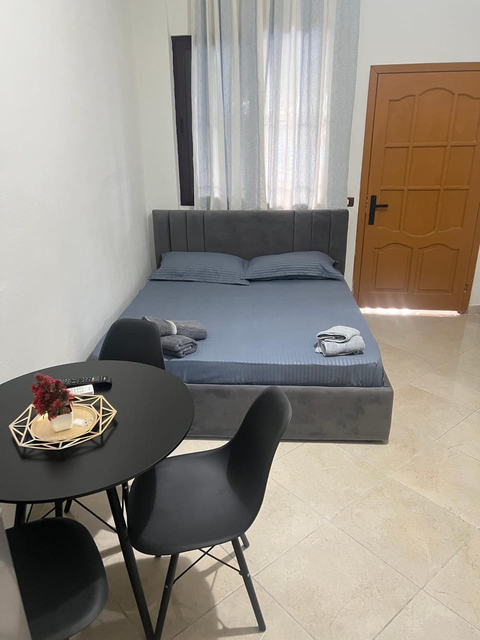 Bed, Living room, Photo of the whole room, Bedroom