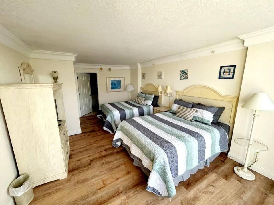 Oceanview Double balcony 1 bdrm Apartment in Holly Hill