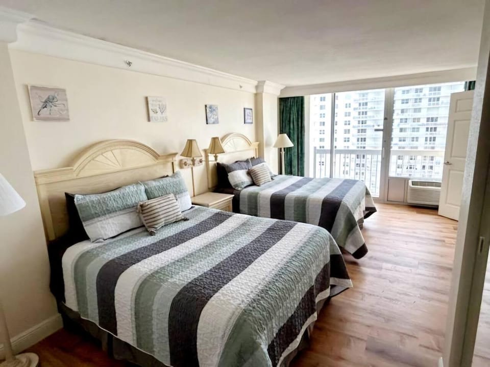 Oceanview Double balcony 1 bdrm Apartment in Holly Hill