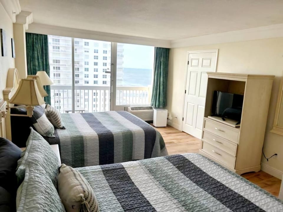 Oceanview Double balcony 1 bdrm Apartment in Holly Hill