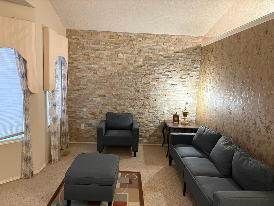 Room with Extra Comfort near West Edmonton Mall Room 3 Bed and Breakfast in Edmonton