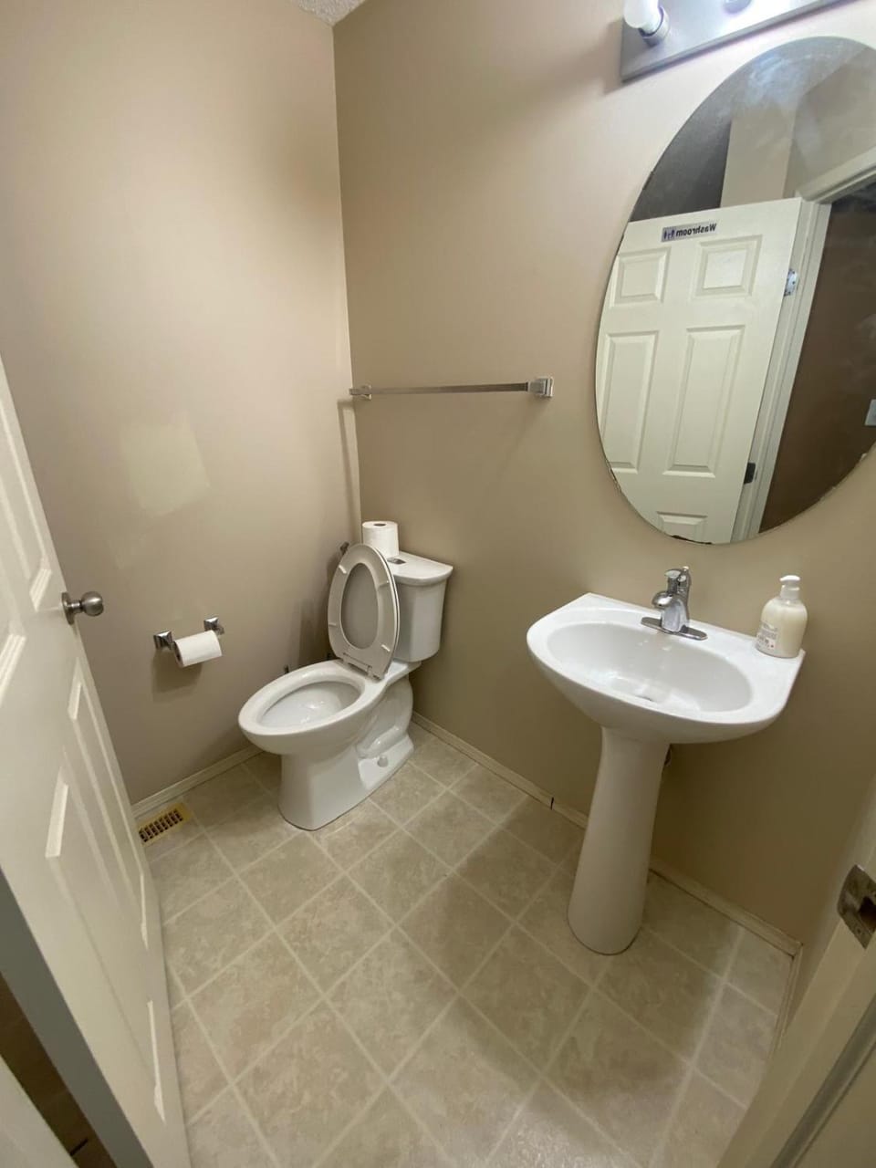 Room with Extra Comfort near West Edmonton Mall Room 3 Bed and Breakfast in Edmonton