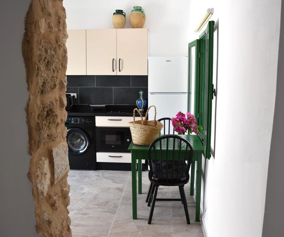 Living room, Dining area, kitchen