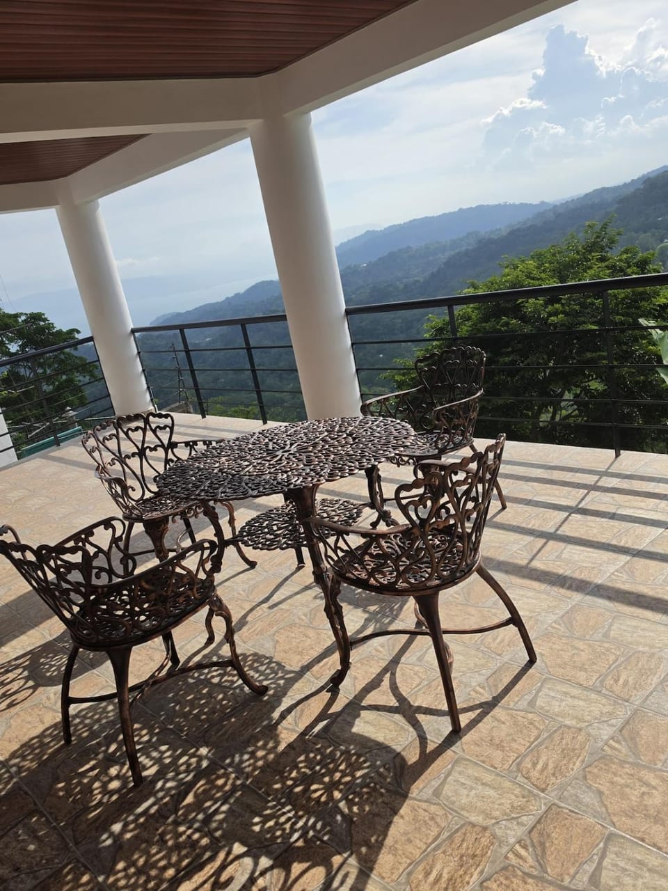Altura & lago House in El Salvador