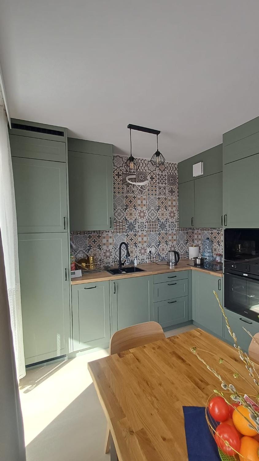 Kitchen or kitchenette, oven