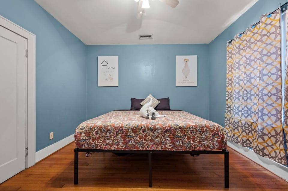 Modern Quirky 2BR - Chic Montrose Retreat Apartment in Houston
