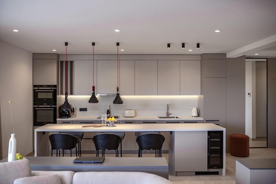 Dining area, kitchen