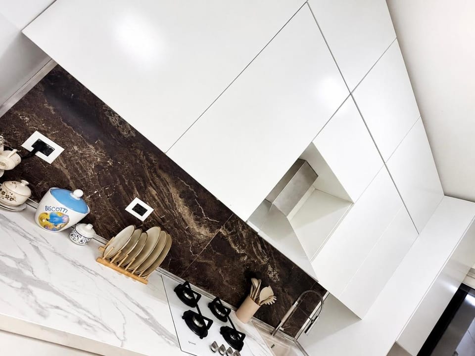 Coffee/tea facilities, Kitchen or kitchenette, Kitchen or kitchenette, stove, kitchen