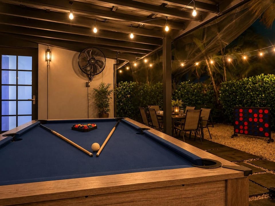 Modern Retreat Near Beach, Las Olas & Hard Rock Villa in Oakland Park
