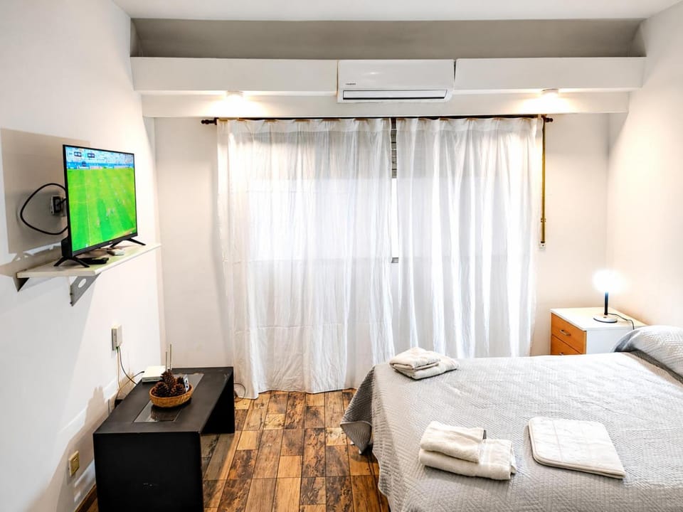 Communal lounge/ TV room, Bed, TV and multimedia, Photo of the whole room, Bedroom, towels, air conditioner