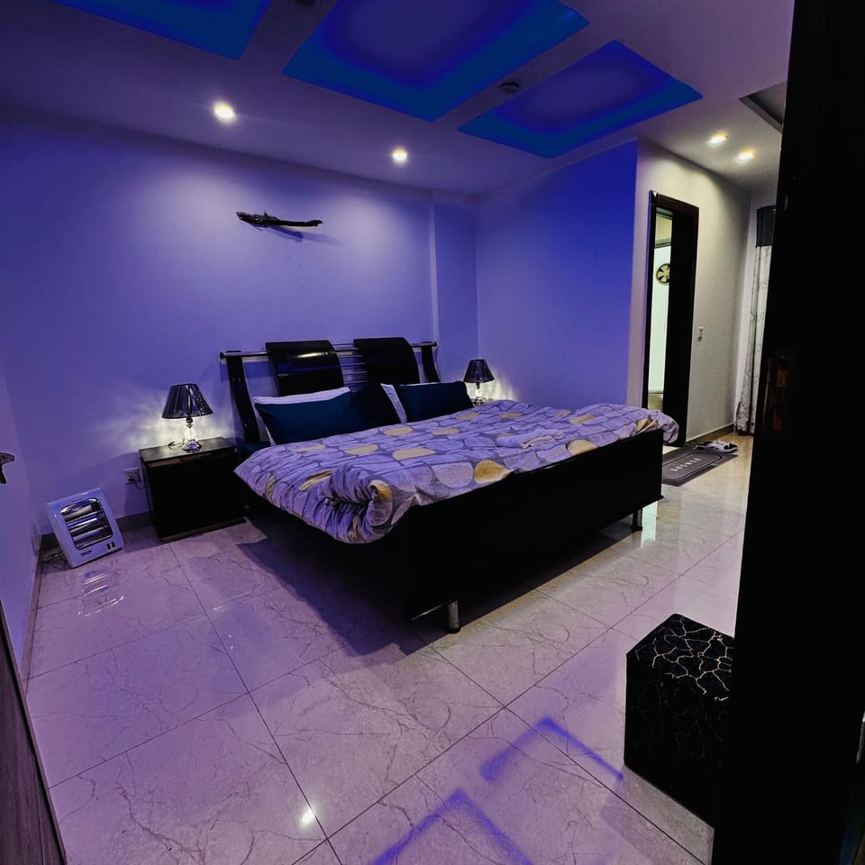 Bed, Photo of the whole room, Bedroom, air conditioner