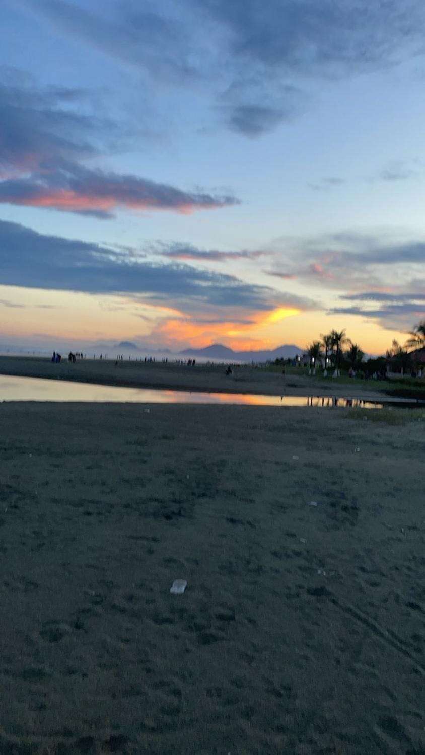 Sobrado pé na Areia House in Itanhaém