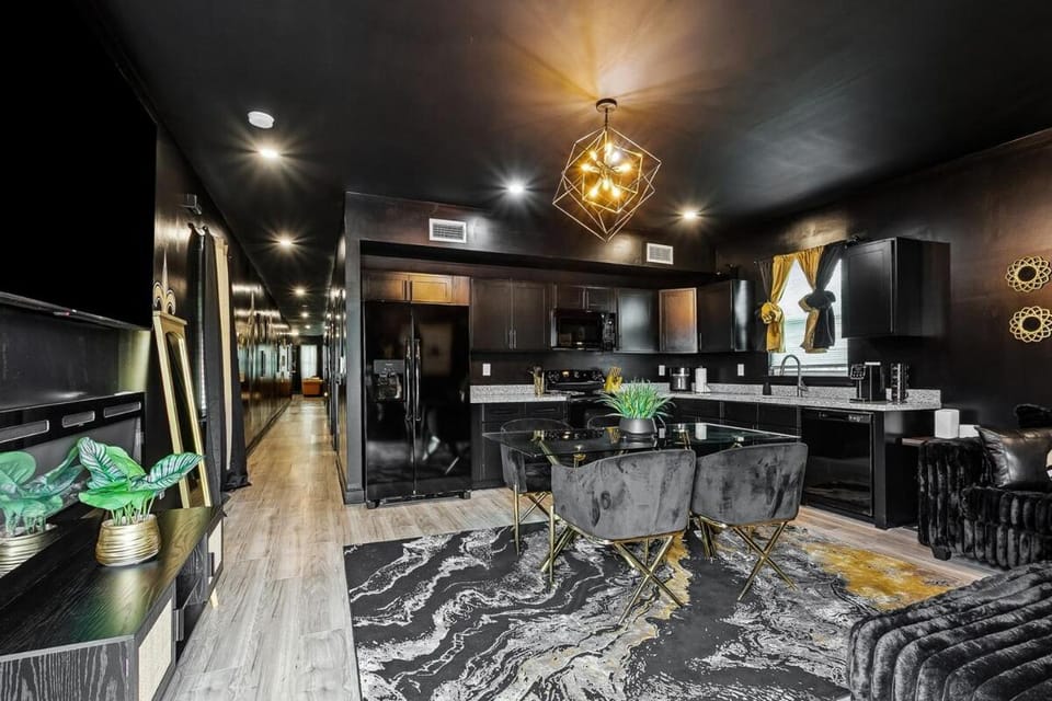 The Who Dat House, Luxury 5BR Near FQ Apartment in Ninth Ward